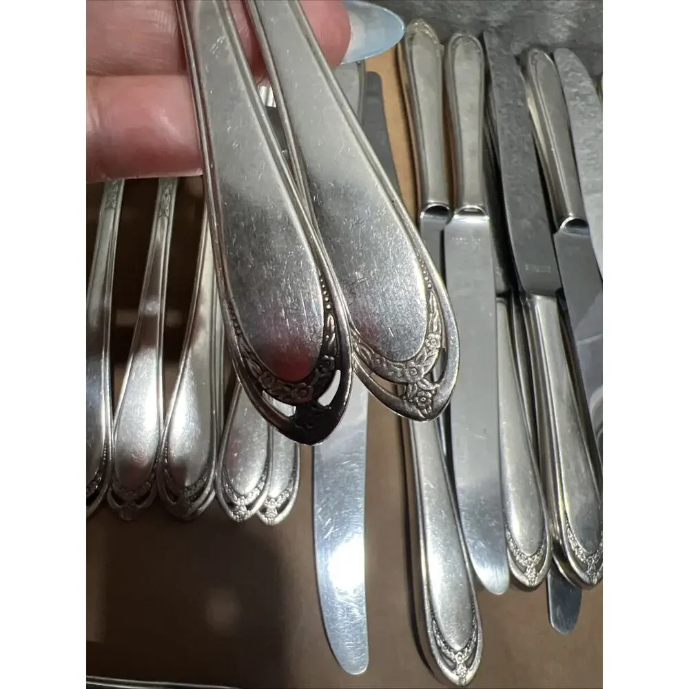Vintage 1847 Rogers Bros IS LOVELACE Silverplate Flatware & Serving 32 Pc